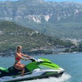 Danas je vatrena plavuša,: a ovako je nekad izgledala: Tanke usne i tamna kosa, Milica Dabović neprepoznatljiva na starim…