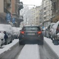 Vozači, nikada ne pritiskajte ovaj taster u automobilu dok vozite po zaleđenom putu
