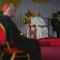 Papa pozvao afričke mlade da se odupru iskušenju migracije i korupcije