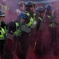 Sukobi sa policijom na protestima zbog ubistva tinejdžera u Velikoj Britaniji