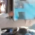 Vozač autobusa zaustavio vozilo nasred ulice, kad je Mesi dao gol, usledila scena kojoj se divi planeta