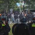 (ФОТО) Холандска полиција растурила насилне екстремно десничарске демонстрације у Хагу