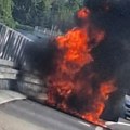 FOTO Drama na auto-putu Miloš Veliki: Automobil izgoreo u zaustavnoj traci kod isključenja za Čačak