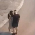 Muškarac se na ulici jezivo iživljava nad devojkom, mediji tvrde da je to Buba Koreli