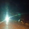 "Prizor je bio jeziv": Prve fotografije sa mesta nesreće kod Niša: Automobil završio u njivi, na banderama iskidani kablovi…