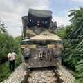Teretni voz naleteo na kamion kod Loznice, mašinovođa povređen