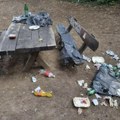 Slika iz Zvezdarske šume razbesnela beograđanku: Stavite vaše smeće u gepek i bacite ga, nemojte ostavljati ovde! (foto)
