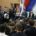 "Suština nije u tome da vam neko podilazi": Vučić na tribini sa mladima: Moraju brže da sazrevaju i razumeju ne laku…