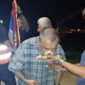 Hodočasnici se sa Hilandara vratili bez blagoslova za studente, ali sa svetim krstom