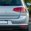 Imate ga na automobilu, a da li znate čemu služi?