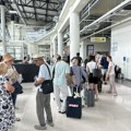 Nekada se klackali satima, a danas kao raketom: Sa areodroma Morava sve više letova ka Tivtu - putnici fascinirani!