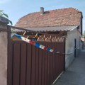 Ovo je kuća strave u Bečeju: Komšije progovorile o ubistvu muškarca, uhapšeni sin i majka