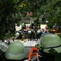 Voz iskočio iz šina, ima mrtvih; Sklanjaju se vagoni u potrazi za ljudima FOTO/VIDEO