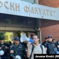 Profesori i studenti na ulici, dekan sa policijom na Filozofskom fakultetu u Novom Sadu