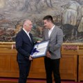 Ministar Vujić sa osuđenicima – slikarima u KPZ u Sombor