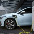 Nemačka ima plan da spase benzince i dizelaše: Plug-in hibridi moraće obavezno da se pune!