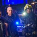 (Foto): Zapalio se stan u Novom Sadu, čovek ostao zarobljen unutra: Sekunde su odlučivale, a onda su se pojavila njih četvorica…