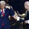 „Tramp se ponaša kao nekrunisani kralj Amerike“: Zašto je FIFA nagradu za mir dodelila američkom predsedniku?