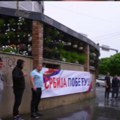 (VIDEO) Baneri „Srbija pobeđuje“ snimani pa ukolonjeni na više lokacija u Lazarevcu