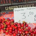 Trešnje u Grčkoj od 3,5 do 5 evra: Cene voća na pijacama skočile pred sezonu, kupci biraju manje količine
