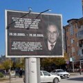Bilbordi: Smrt Alije Izetbegovića nije oprala njegove krvave ruke