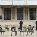 Rama ponovio poziva demonstrante na dijalog, postavio pozivnice na betonske klupe