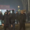 VIDEO Tenzije na Novom Beogradu između pristalica SNS i Studentske liste, letele flaše