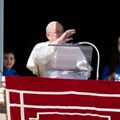 Papa Franja u bolnici, mora na operaciju bruha