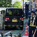 Vozilom probio ogradu: Drama kod ambasade Izraela u Tokiju