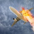 VIDEO Avion na nebu u plamenu, zabeleženi zastrašujući snimci: Boing u velikom problemu nekoliko minuta nakon poletanja…