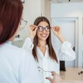 Naočare za vid ili kontaktna sočiva – odluka između praktičnosti i estetike