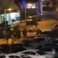 Brutalna tuča navijača Crvene zvezde i Budućnosti: Haos u centru Bara! Delije razjurile Varvare video