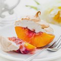 Recept dana: Pečene breskve sa sladoledom od vanile