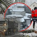Uživo sneg zatrpao delove Srbije, veje i u gradovima! Putevi blokirani, drveće puca, sela bez struje: Neverovatni prizori, a…