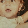Препознајете ли ко је на слици? Очи га одају! Годинама је на музичкој сцени и важи за великог заводника