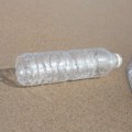 Flaširana voda nije čista kao što mislite: Testira se ređe, sadrži veće koncentracije mikroplastike