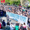 Protest ispred policijske stanice u Novom Sadu: Okupljanje zbog legitimisanja penzionera tokom blokade, prisustvuje i Vučević