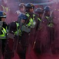 Sukobi sa policijom na protestima zbog ubistva tinejdžera u Velikoj Britaniji