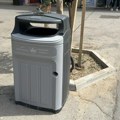 Nove kante u centru Inđije: 60 komada plaćeno gotovo 1,8 miliona dinara