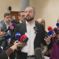 SNS: Laž da je Šapić imao dva pištolja, opozicija odgovorna što nije bilo kvoruma