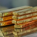 Tržište plemenitih metala u padu: Zlato na najnižem nivou od jula usled straha od visokih kamatnih stopa