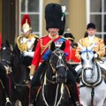 Kralj Čarls na vojnoj paradi: Prva proslava zvaničnog rođendana britanskog suverena (video)