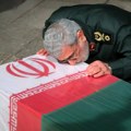 Iran: Hiljade na sahrani komandanta Revolucionarne garde ubijenog u izraelskom napadu u Siriji