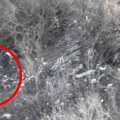 (Uznemirujući video): Rusi streljaju ukrajinske zarobljenike dok mole za milost: Isplivao snimak dronom kod Bahmuta