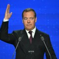 Medvedev: Pobedićemo nove fašiste, neprijatelj će biti zaustavljen