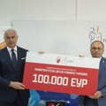 Звезда донирала Тиршовој 100.000 евра: Терзић уручио чек директор клинике у Београду!