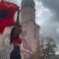 Dno dna! Albanka ponovo provocira! Htela je da dođe u Leskovac sa zastavom OVK, sad tvrdi da je Srbija izdala nalog za njeno…