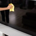 Nikada ne brišite televizor vlažnim maramicama: Jedna greška koja trajno uništava sliku, evo kako se čisti