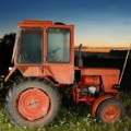Mrtav pijan vozio traktor usred noći: Od alkohola se srušio pred lekarima Hitne pomoći!
