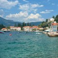 (Foto) Ovde more izgleda nestvarno: Malo ribarsko selo u Crnoj Gori osvaja turiste iz Srbije